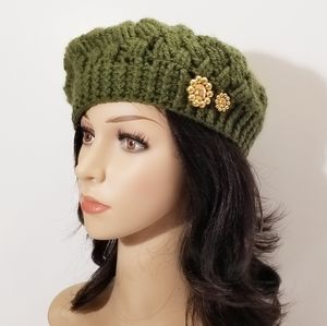 Handmade Women's Knit Winter Hat/Beret. Olive Green. New